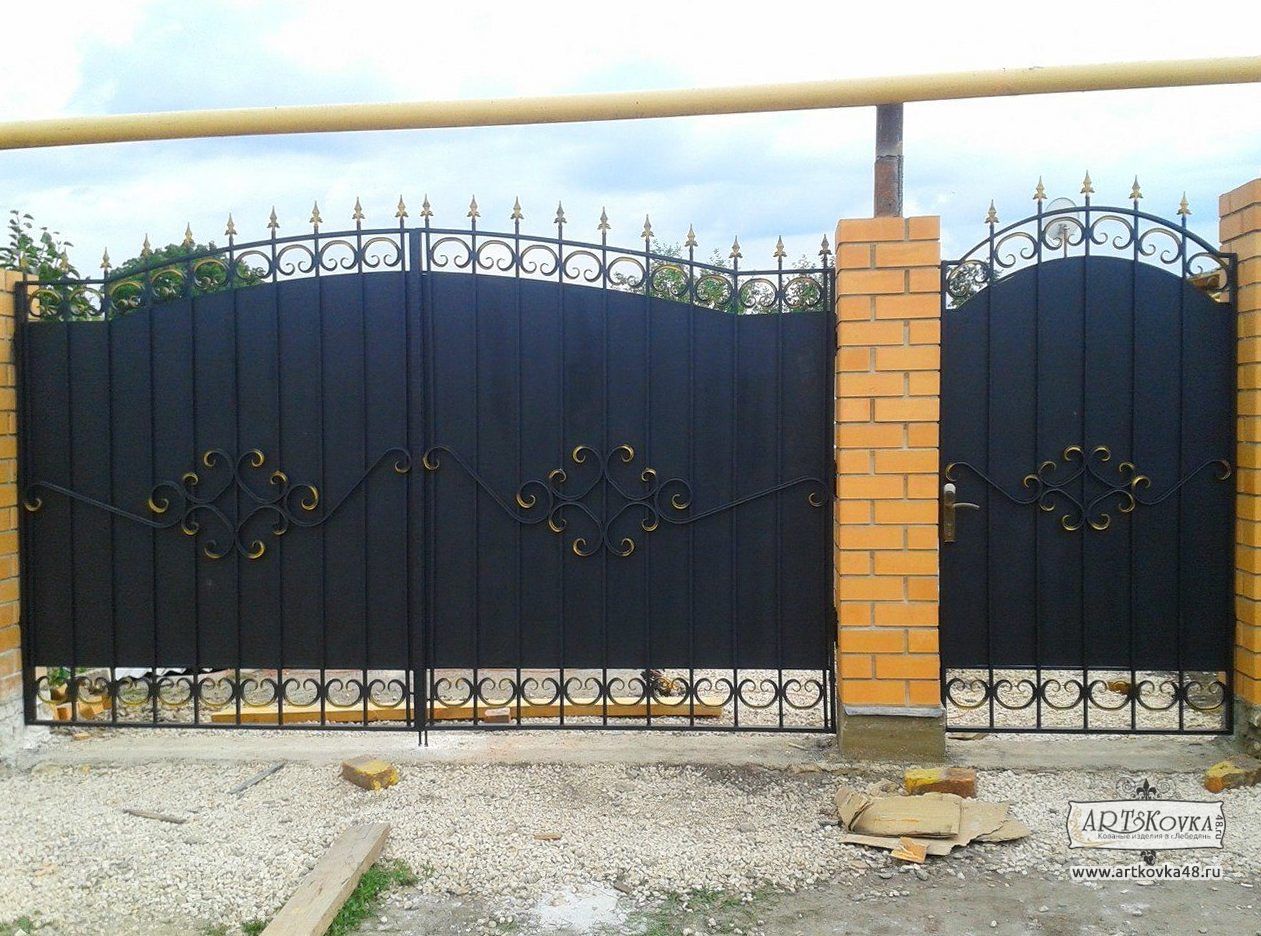 Распашные металлические ворота  для частного дома