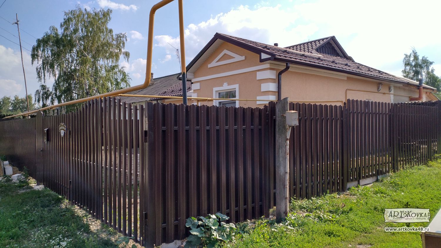 Забор из евроштакетника для частного дома
