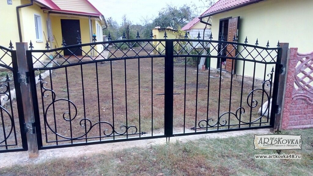 Кованые ворота в Лебедяни для частного дома
