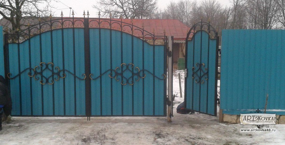 Ворота распашные для загородного дома