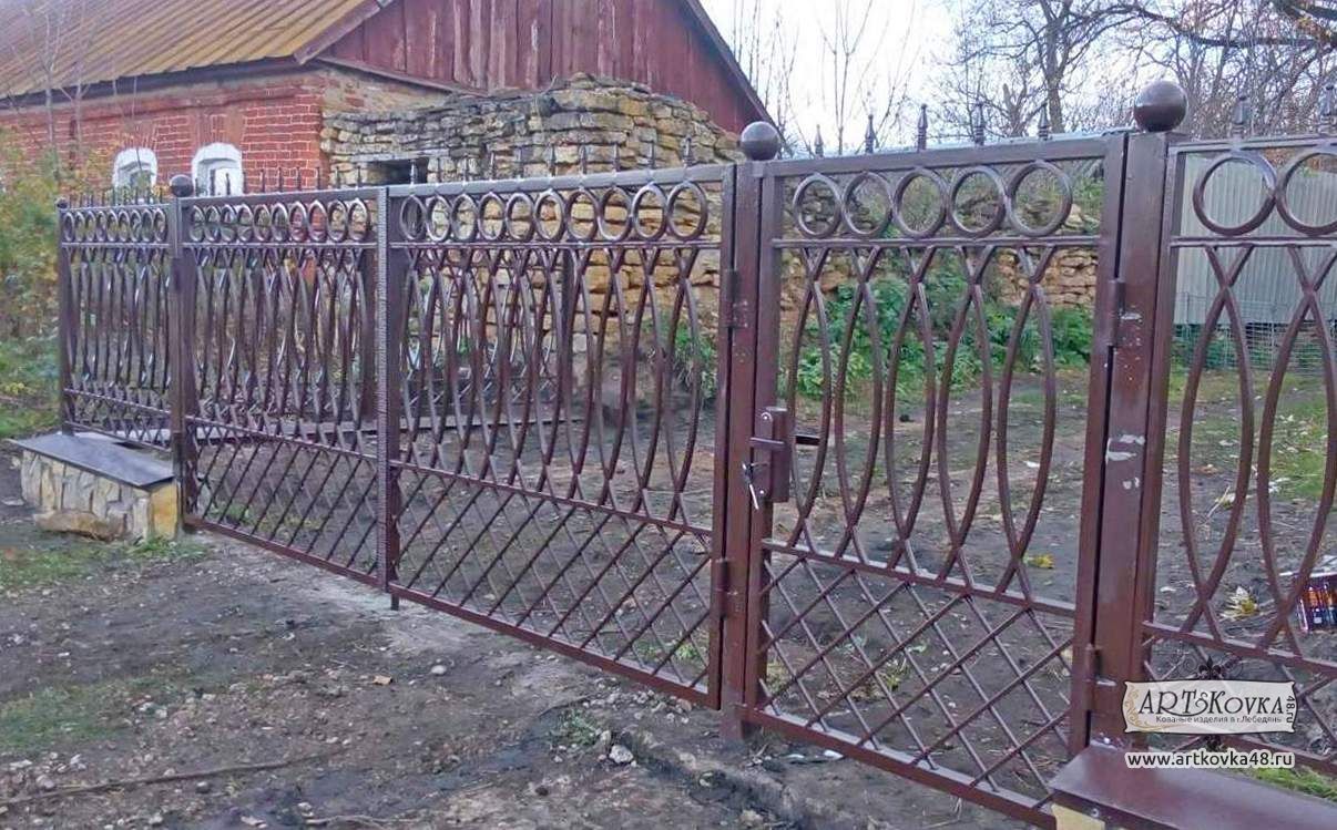 Распашные кованые ворота для частного дома