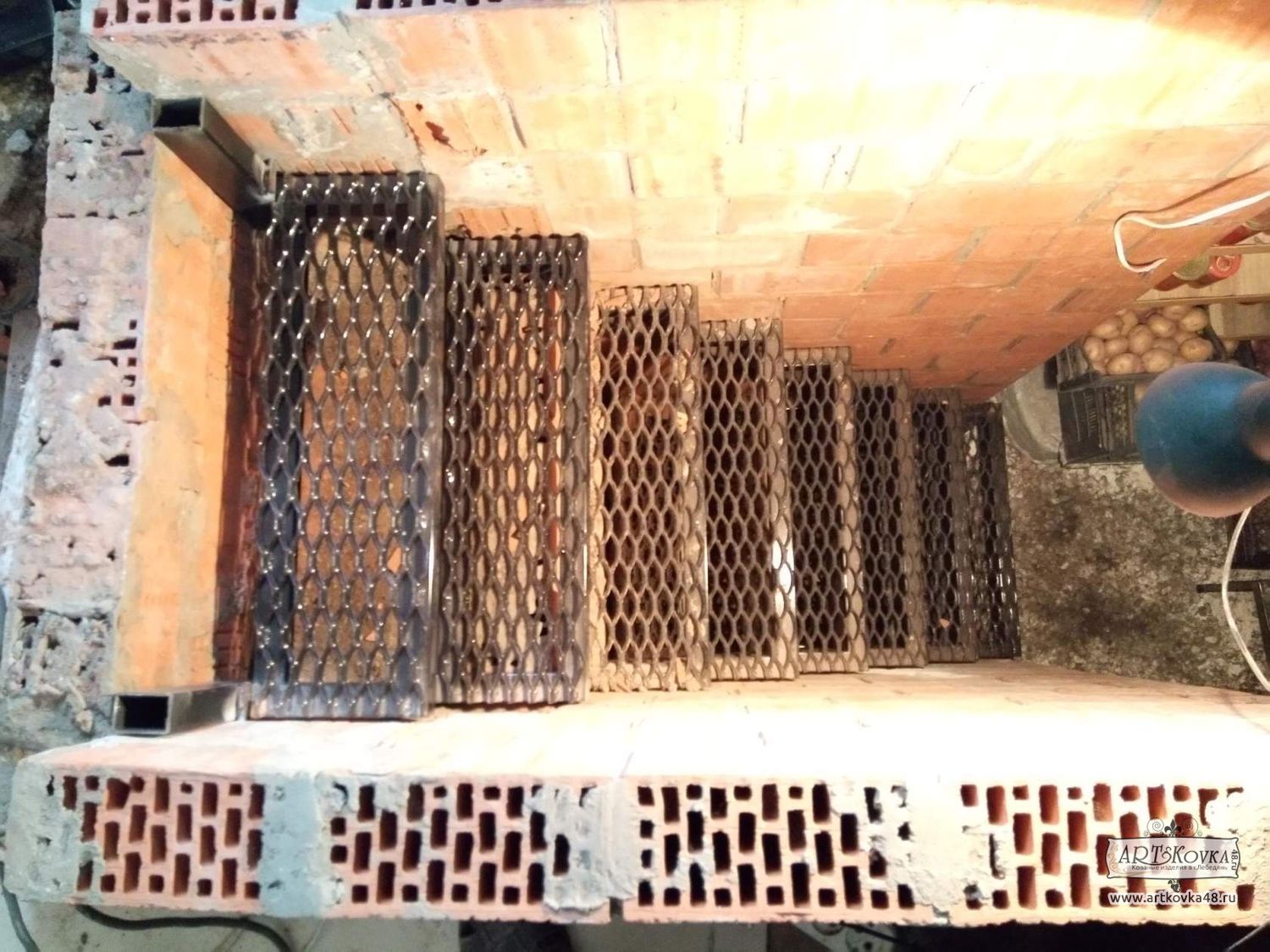 Лестница в подвал для частного дома